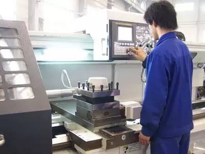 一個普通數控操作工的一天，說出來都是淚啊